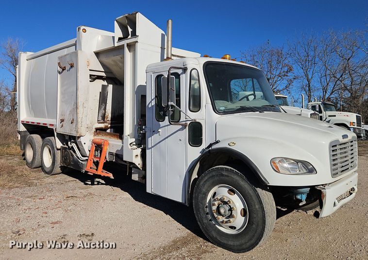 image for item EI8662 2005 Freightliner M2 Business Class refuse truck