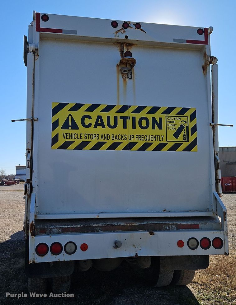 image for item EI8662 2005 Freightliner M2 Business Class refuse truck