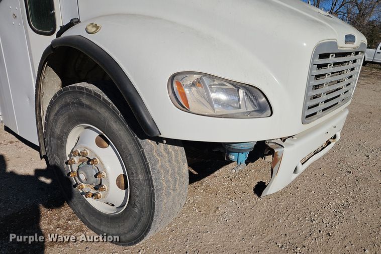 image for item EI8662 2005 Freightliner M2 Business Class refuse truck