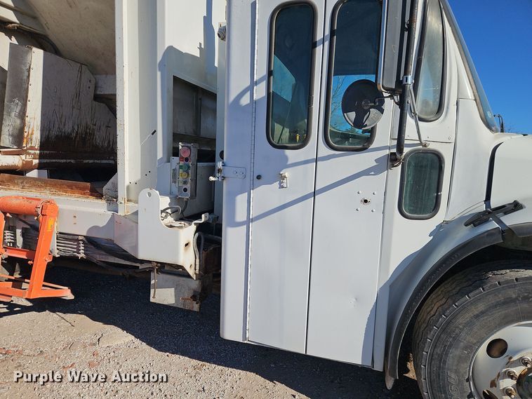 image for item EI8662 2005 Freightliner M2 Business Class refuse truck