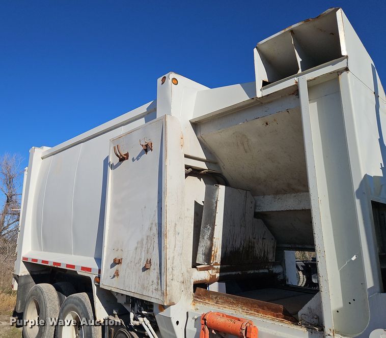 image for item EI8662 2005 Freightliner M2 Business Class refuse truck