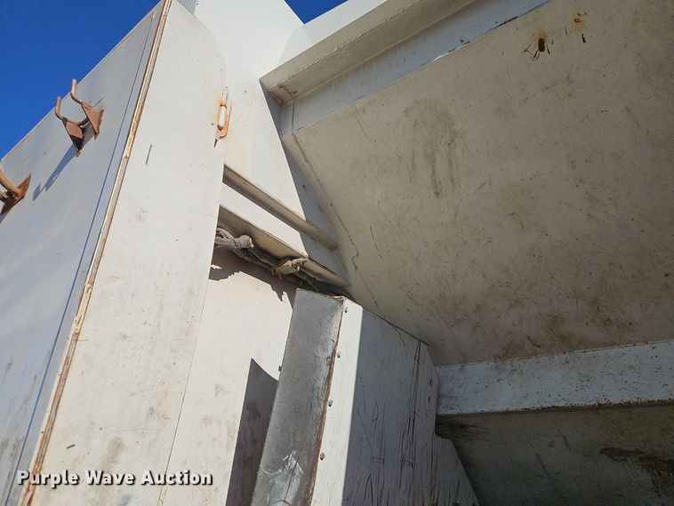 image for item EI8662 2005 Freightliner M2 Business Class refuse truck