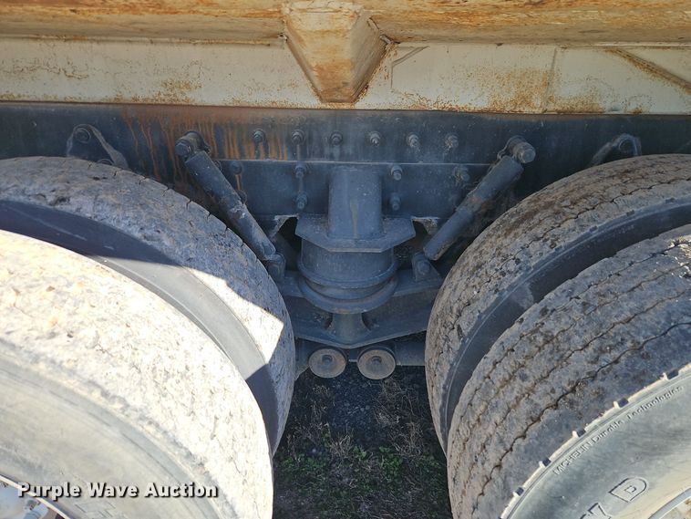 image for item EI8662 2005 Freightliner M2 Business Class refuse truck