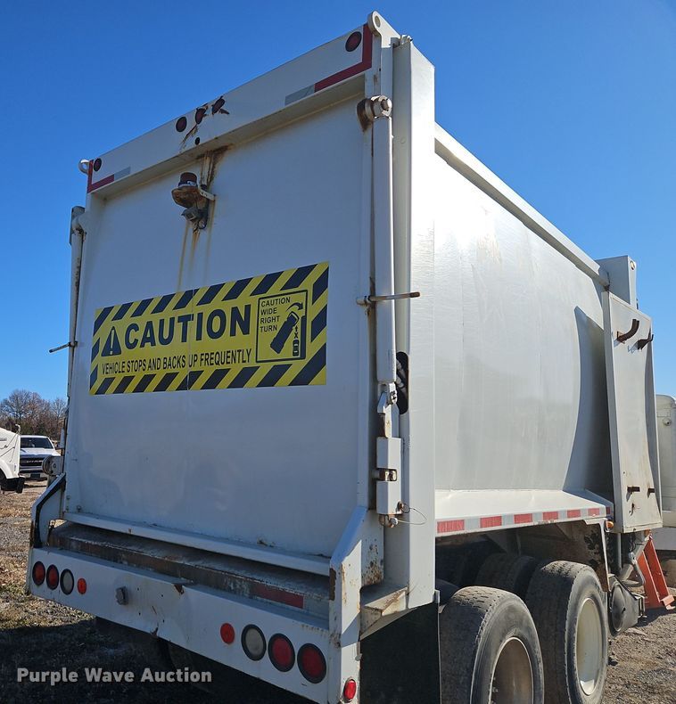 image for item EI8662 2005 Freightliner M2 Business Class refuse truck