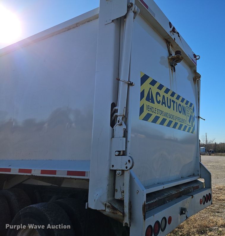 image for item EI8662 2005 Freightliner M2 Business Class refuse truck