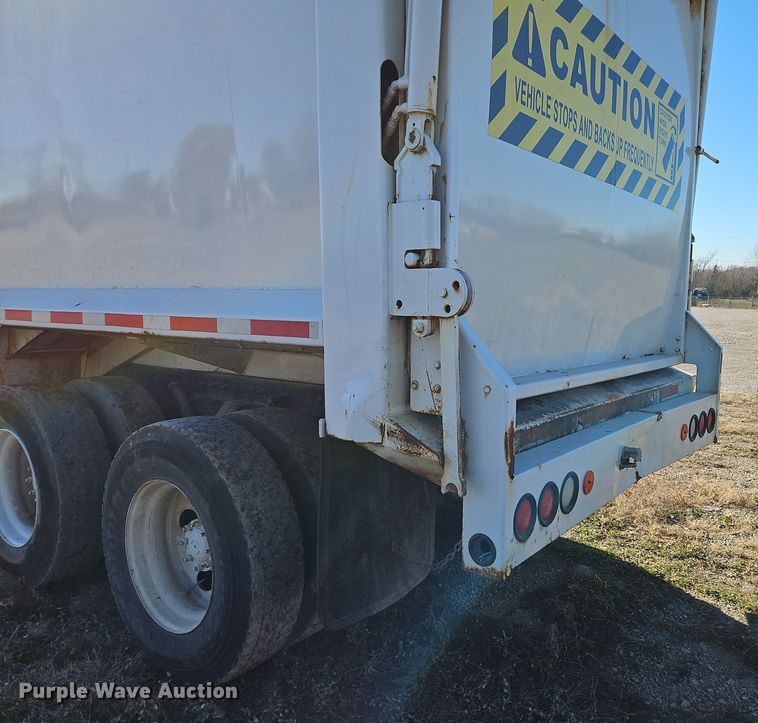 image for item EI8662 2005 Freightliner M2 Business Class refuse truck