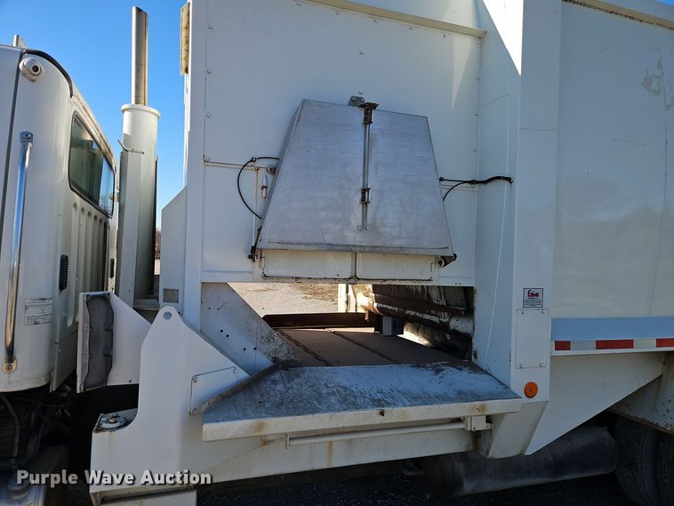 image for item EI8662 2005 Freightliner M2 Business Class refuse truck