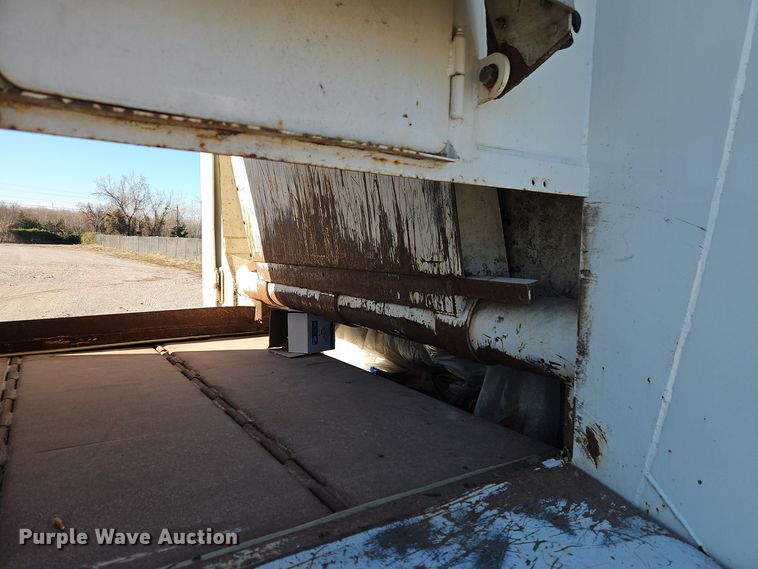 image for item EI8662 2005 Freightliner M2 Business Class refuse truck