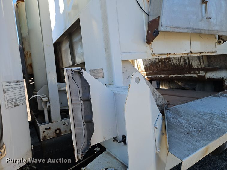 image for item EI8662 2005 Freightliner M2 Business Class refuse truck