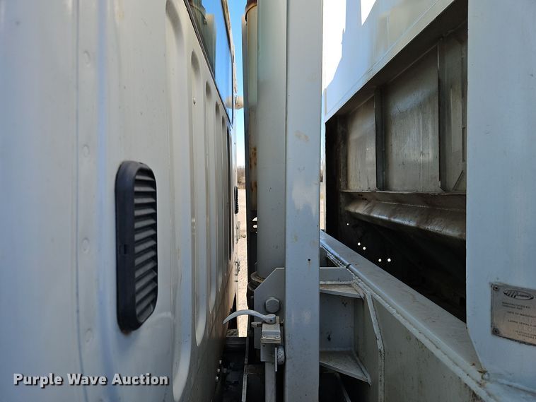 image for item EI8662 2005 Freightliner M2 Business Class refuse truck