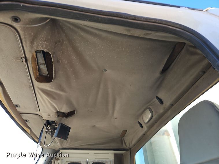 image for item EI8662 2005 Freightliner M2 Business Class refuse truck