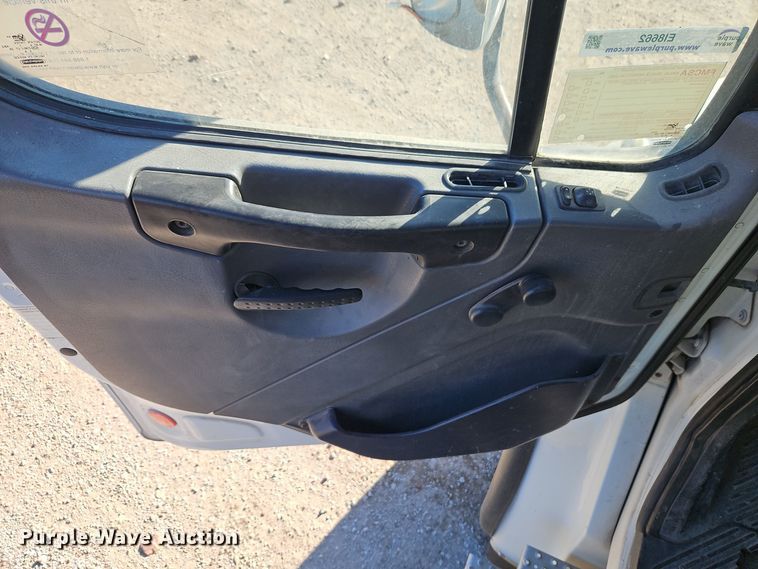 image for item EI8662 2005 Freightliner M2 Business Class refuse truck