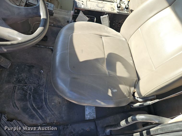 image for item EI8662 2005 Freightliner M2 Business Class refuse truck