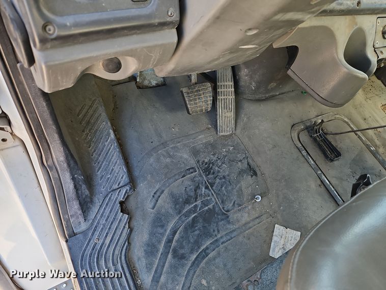 image for item EI8662 2005 Freightliner M2 Business Class refuse truck