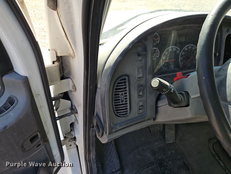 image for item EI8662 2005 Freightliner M2 Business Class refuse truck