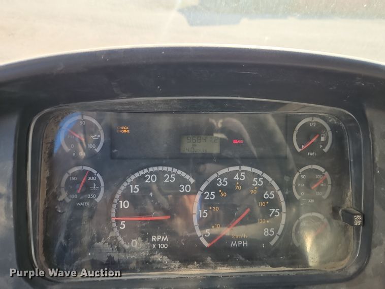 image for item EI8662 2005 Freightliner M2 Business Class refuse truck