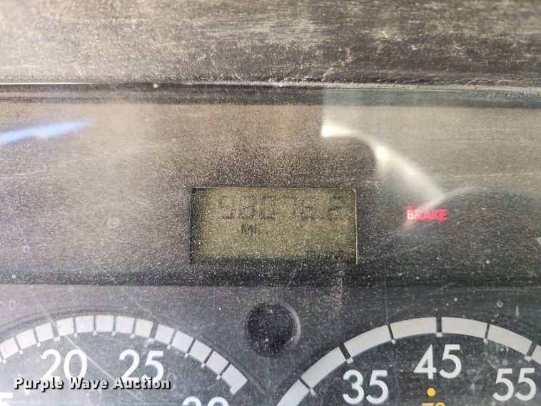 image for item EI8662 2005 Freightliner M2 Business Class refuse truck