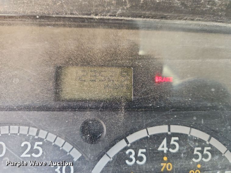 image for item EI8662 2005 Freightliner M2 Business Class refuse truck