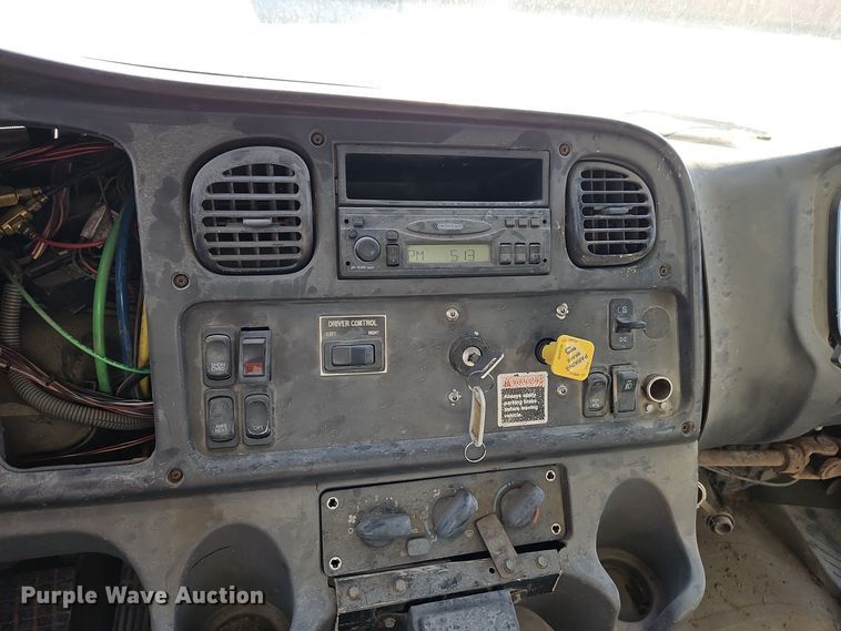 image for item EI8662 2005 Freightliner M2 Business Class refuse truck