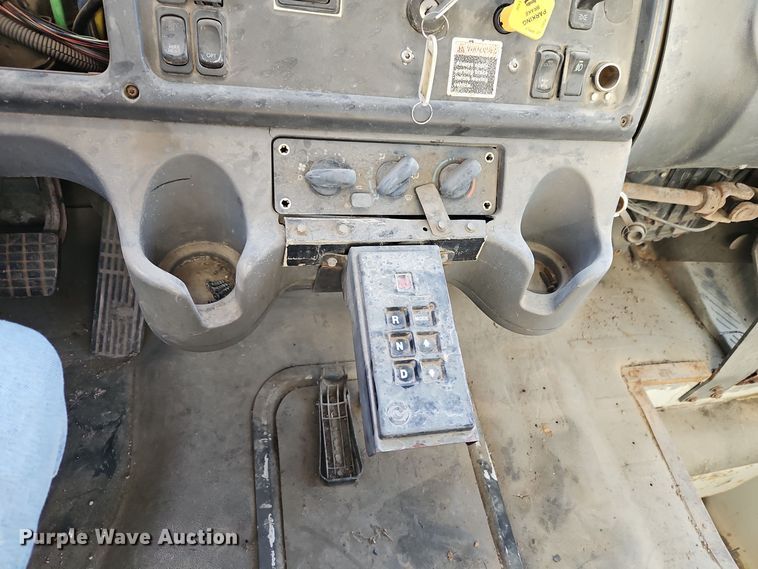 image for item EI8662 2005 Freightliner M2 Business Class refuse truck