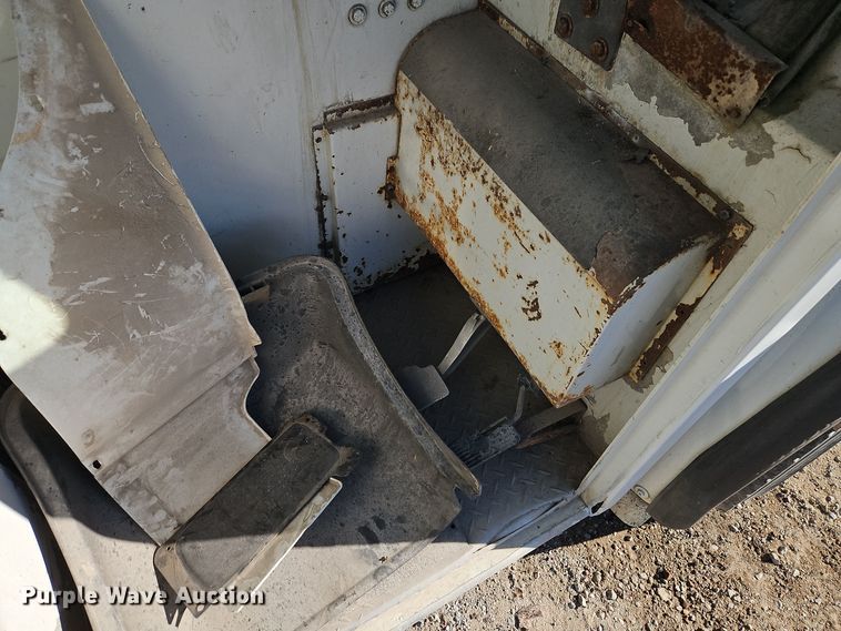 image for item EI8662 2005 Freightliner M2 Business Class refuse truck