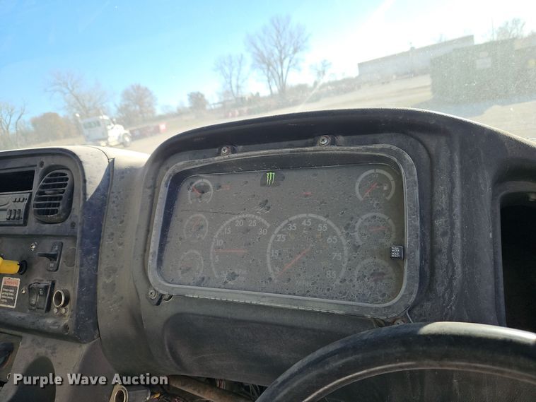 image for item EI8662 2005 Freightliner M2 Business Class refuse truck