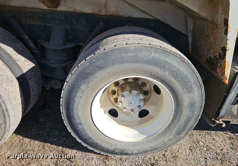 image for item EI8662 2005 Freightliner M2 Business Class refuse truck