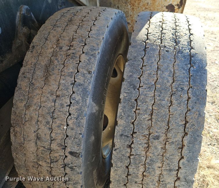 image for item EI8662 2005 Freightliner M2 Business Class refuse truck