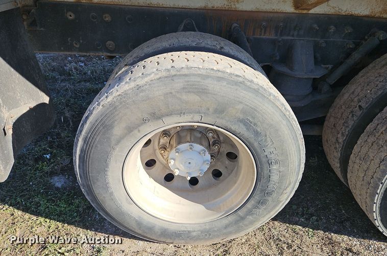 image for item EI8662 2005 Freightliner M2 Business Class refuse truck