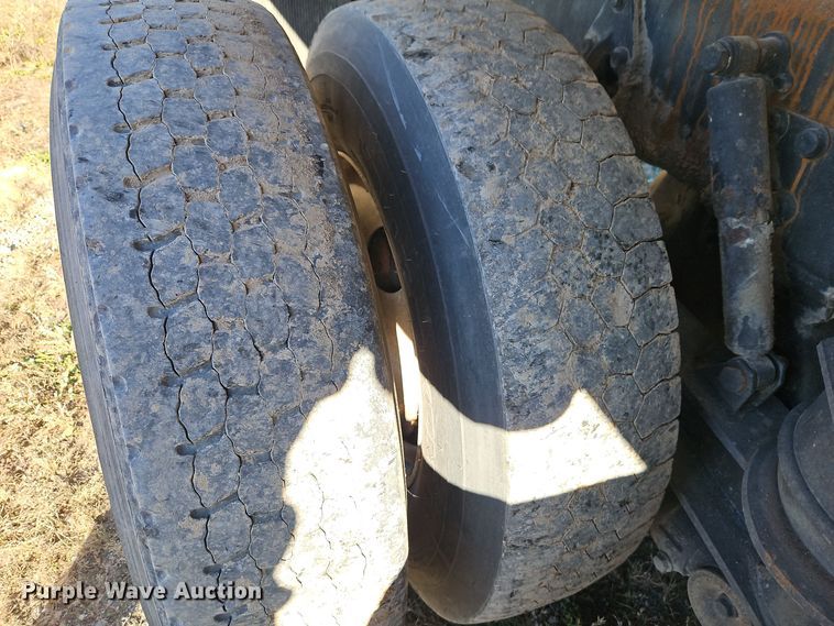 image for item EI8662 2005 Freightliner M2 Business Class refuse truck