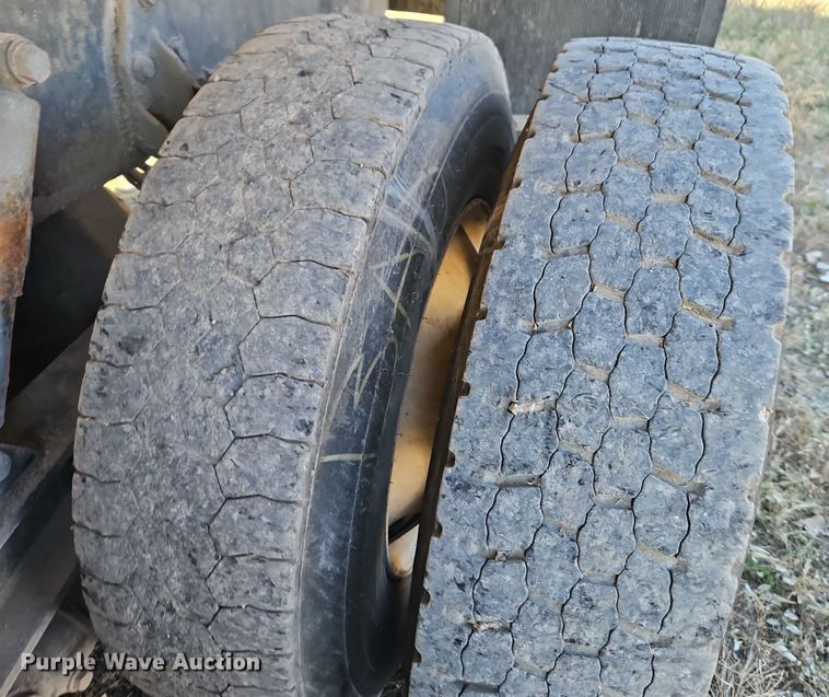 image for item EI8662 2005 Freightliner M2 Business Class refuse truck