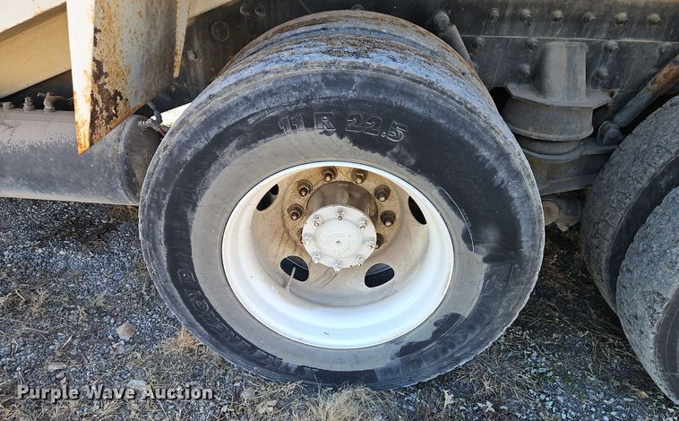 image for item EI8662 2005 Freightliner M2 Business Class refuse truck