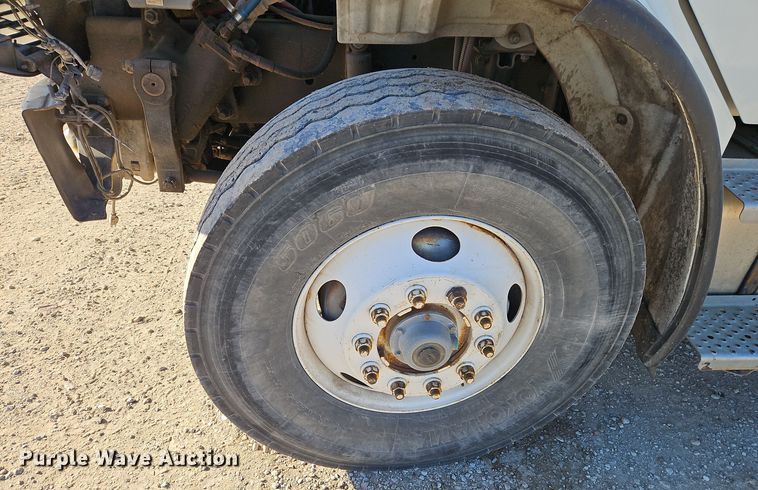 image for item EI8662 2005 Freightliner M2 Business Class refuse truck