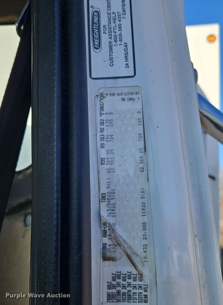 image for item EI8662 2005 Freightliner M2 Business Class refuse truck