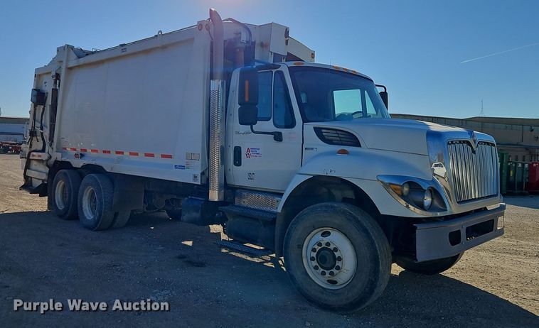 image for item EI8663 2010 International Workstar 7400  refuse truck
