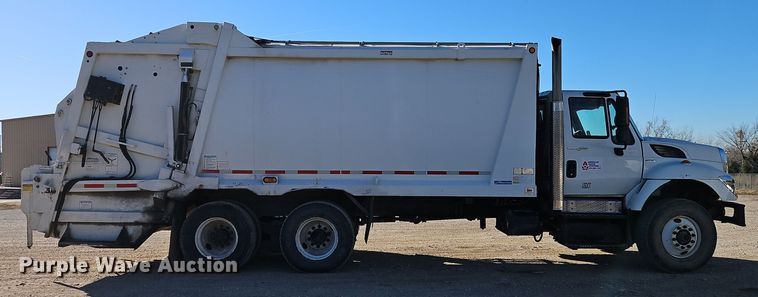 image for item EI8663 2010 International Workstar 7400  refuse truck