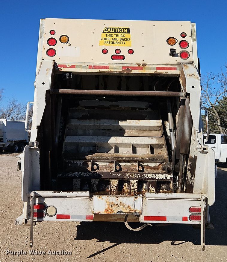 image for item EI8663 2010 International Workstar 7400  refuse truck