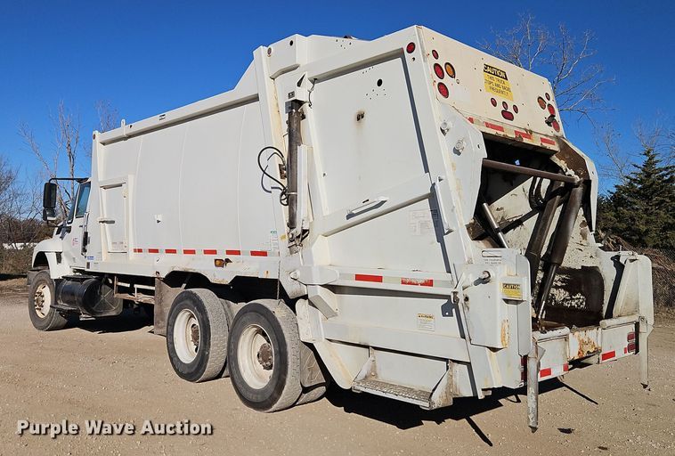 image for item EI8663 2010 International Workstar 7400  refuse truck