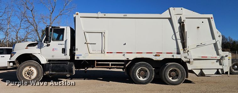 image for item EI8663 2010 International Workstar 7400  refuse truck