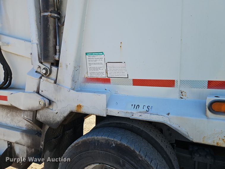 image for item EI8663 2010 International Workstar 7400  refuse truck