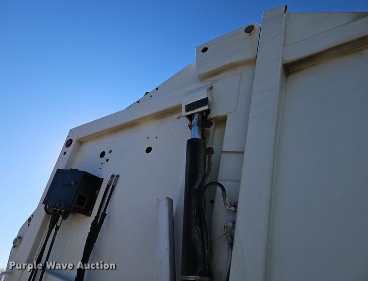 image for item EI8663 2010 International Workstar 7400  refuse truck