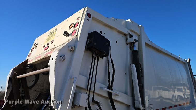 image for item EI8663 2010 International Workstar 7400  refuse truck