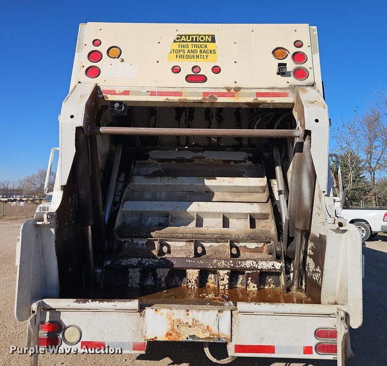 image for item EI8663 2010 International Workstar 7400  refuse truck