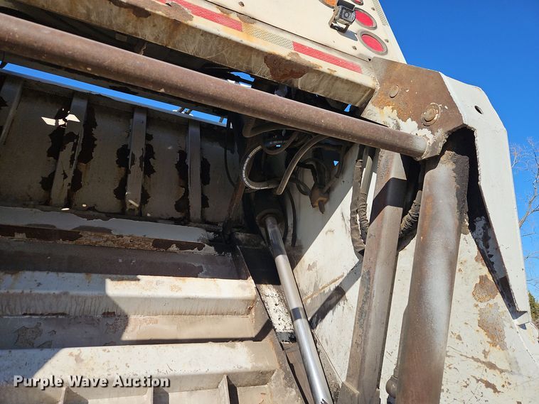 image for item EI8663 2010 International Workstar 7400  refuse truck