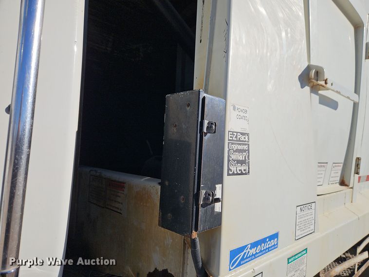 image for item EI8663 2010 International Workstar 7400  refuse truck