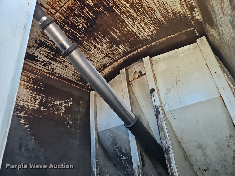 image for item EI8663 2010 International Workstar 7400  refuse truck