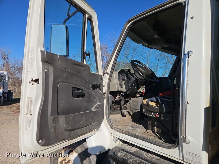 image for item EI8663 2010 International Workstar 7400  refuse truck