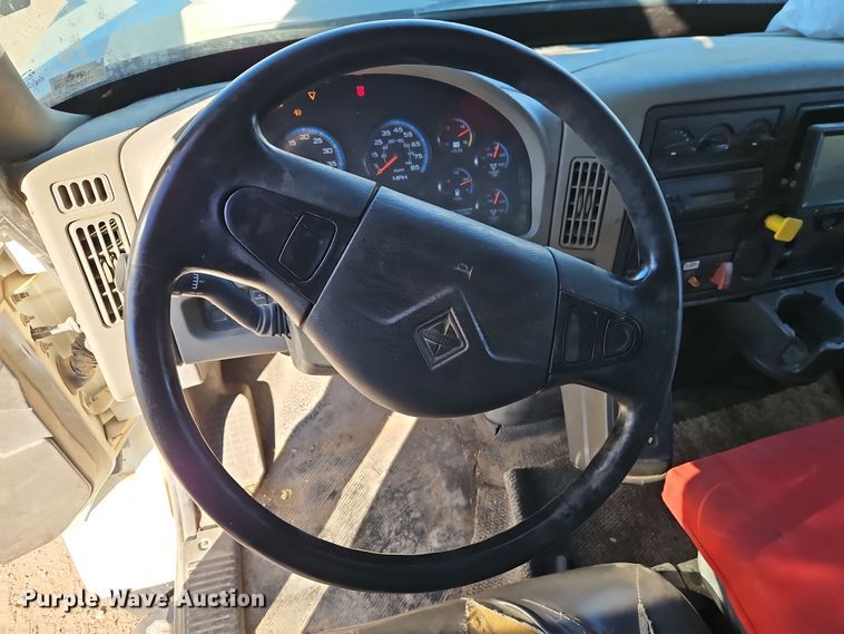 image for item EI8663 2010 International Workstar 7400  refuse truck