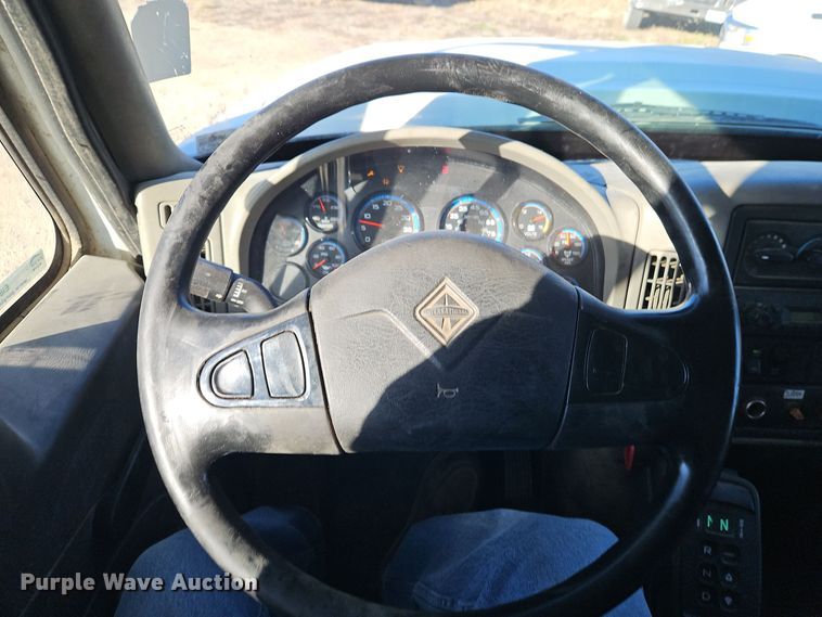 image for item EI8663 2010 International Workstar 7400  refuse truck