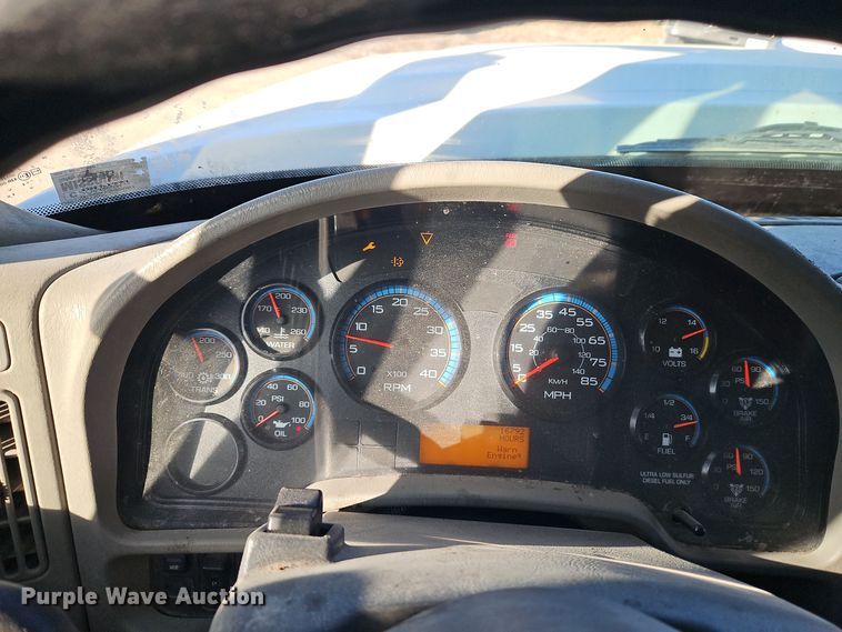 image for item EI8663 2010 International Workstar 7400  refuse truck